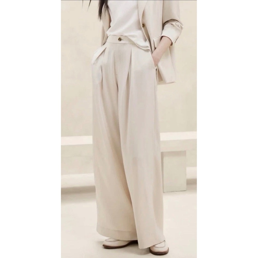 Banana Republic Wide Leg Pleated Trousers Beige Satin Size 20 NWT